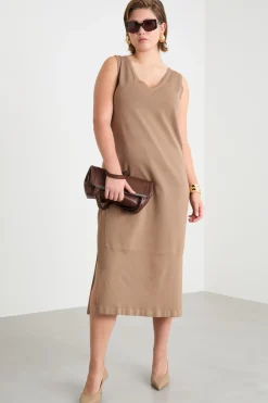 Abito in maglia con spacchi - Cammello