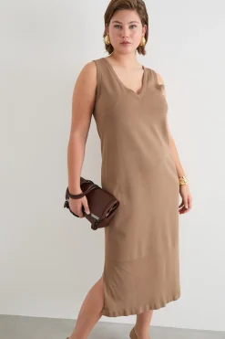 Abito in maglia con spacchi - Cammello