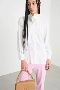 Blusa con applicazione a fiore - Bianco