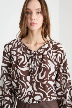 Blusa con lacci - Marrone
