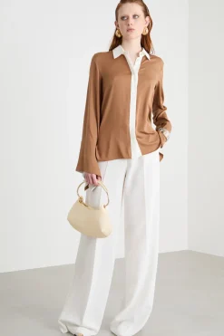 Blusa con spacchi - Cammello