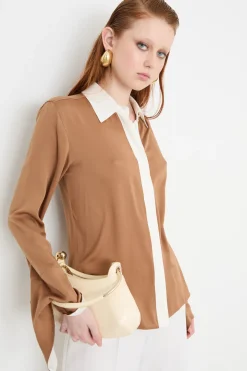 Blusa con spacchi - Cammello