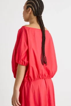 Blusa crop con ampio scollo a barchetta - Fuxia