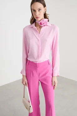 Blusa in crepe con applicazione a fiore - Rosa