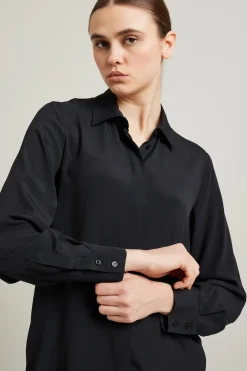 Camicia con accessorio a fiore - Nera