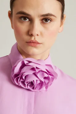 Camicia con accessorio a fiore - Rosa