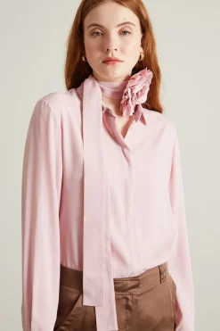 Camicia con accessorio a fiore - Rosa