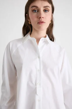 Camicia in popeline con applicazione floreale - Bianco