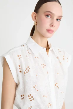 Camicia smanicata in mussola con sangallo - Bianco