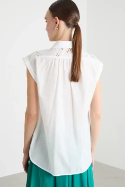 Camicia smanicata in mussola con sangallo - Bianco