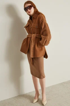 Cappotto con maniche peluche - Cammello