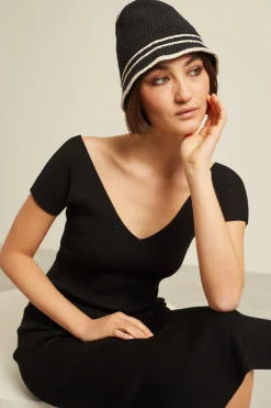 Cloche con motivi a contrasto - Nero Panna