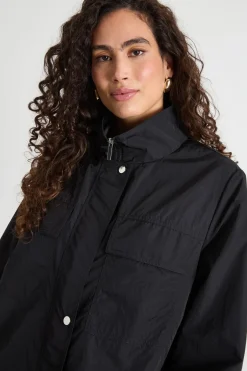 Giacca impermeabile con tasche - Nero