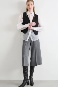 Gilet aderente con cinturino posteriore - Nero