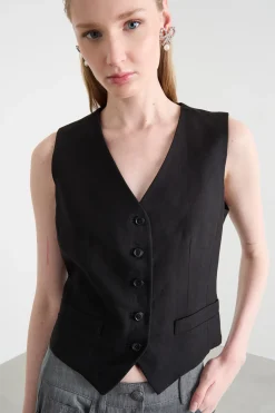 Gilet aderente con cinturino posteriore - Nero