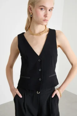 Gilet aderente con tasche - Nero