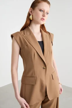 Gilet con rever a lancia - Cammello
