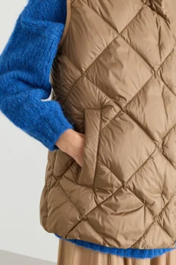 Gilet trapuntato con cappuccio - Cammello