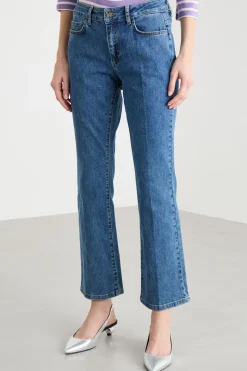 Jeans aderente con fondo flare - Blu