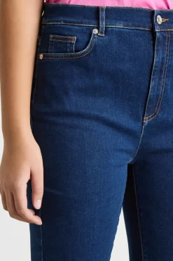 Jeans aderente con fondo svasato - Blu