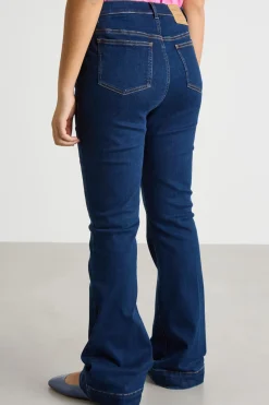 Jeans aderente con fondo svasato - Blu
