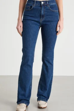 Jeans aderenti con sfondo svasato - Blu