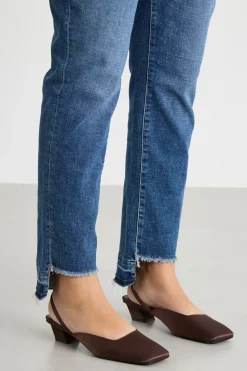 Jeans con fondo irregolare a taglio vivo - Blu
