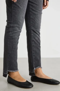 Jeans con fondo irregolare a taglio vivo - Nero