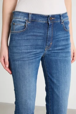 Jeans con fondo svasato - Blu
