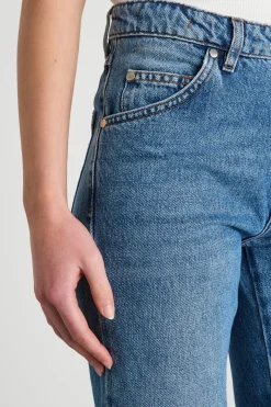 Jeans dritto con fondo svasato sfrangiato - Blu
