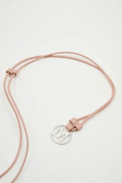 Laccio in pelle con ciondolo - Rosa