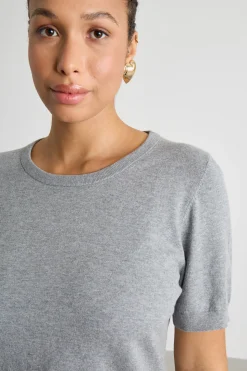 Maglia aderente con maniche corte - Grigio