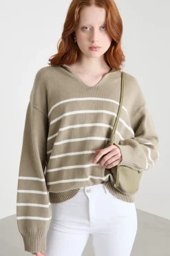 Maglia ampia con colletto a punta - Beige Bianco