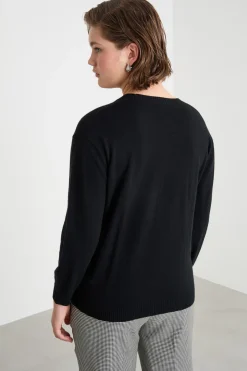 Maglia con taschino ricamato - Nero