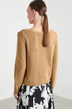 Maglia dritta con scollo a barchetta - Cammello