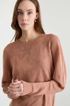 Maglia girocollo in filato rasato - Cammello