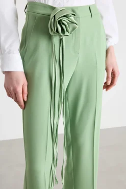 Pantalone con applicazione floreale - Verde