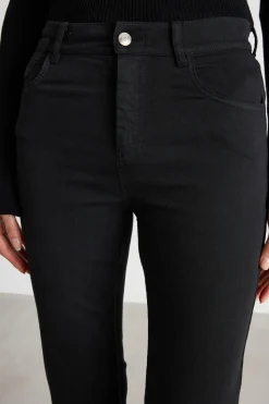Pantalone dalla linea aderente - Nero