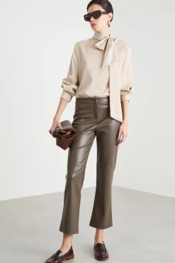 Pantalone slim in tessuto spalmato - Marrone