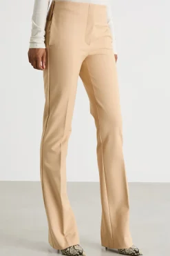 Pantaloni aderenti con zip sul fondo - Cammello