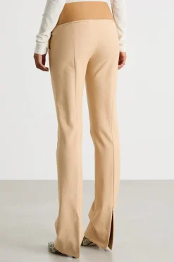 Pantaloni aderenti con zip sul fondo - Cammello