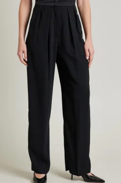 Pantaloni carrot in enver satin - Nero