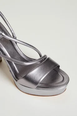 Sandalo in pelle laminata con plateau - Argento