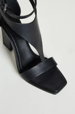 Sandalo in pelle liscia - Nero