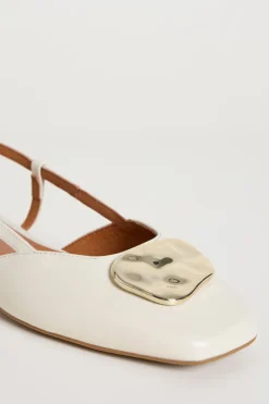 Slingback basse con gioiello - Bianco