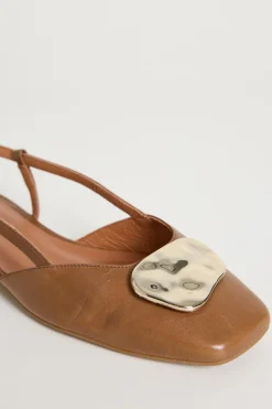 Slingback basse con gioiello - Marrone