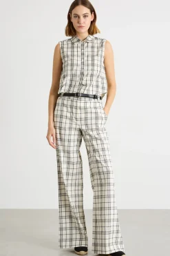 Top con bottone bijoux - Bianco