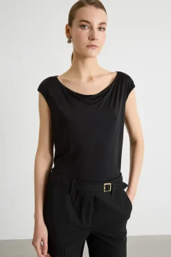 Top in jersey con scollo morbido - Nero