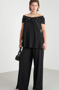 Top off-shoulder con applicazioni - Nero