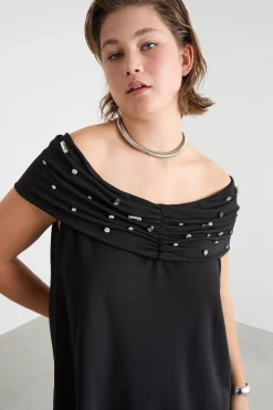 Top off-shoulder con applicazioni - Nero